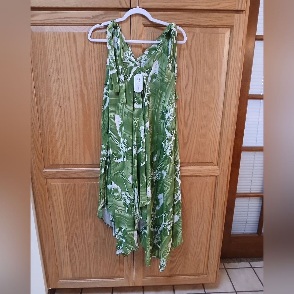 Moani Hawaii NWT OS Green Leaf Print Asymetrical Dress...VERY ROOMY!!